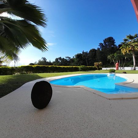 Le Tiki Rouge Villa Punaauia  Luaran gambar