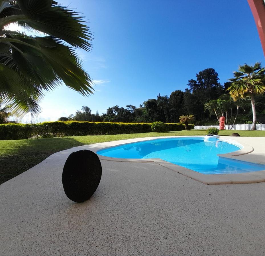 Le Tiki Rouge Villa Punaauia  Luaran gambar